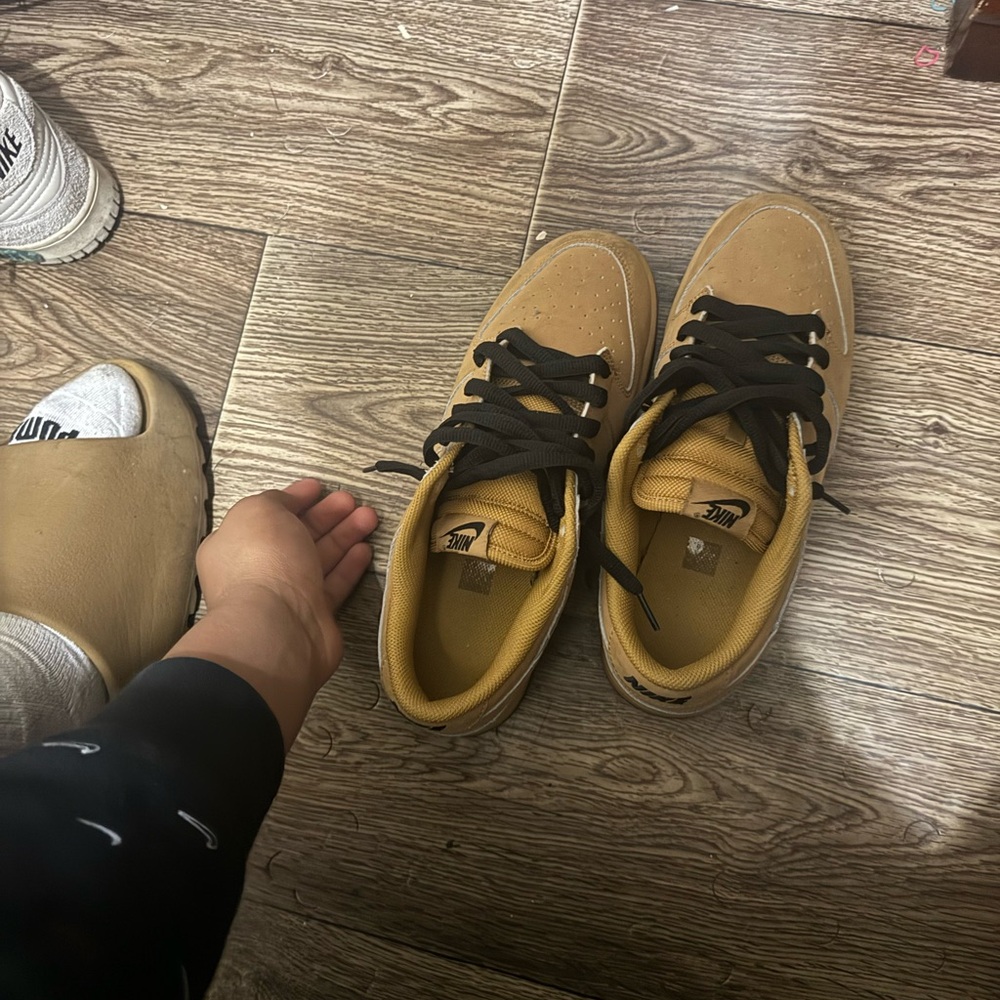 Nike Men's Brown Sneakers with Black Laces
